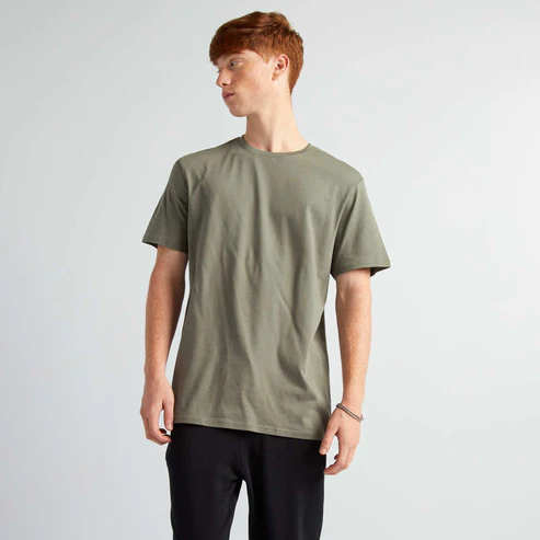 Plain green short-sleeved t-shirt